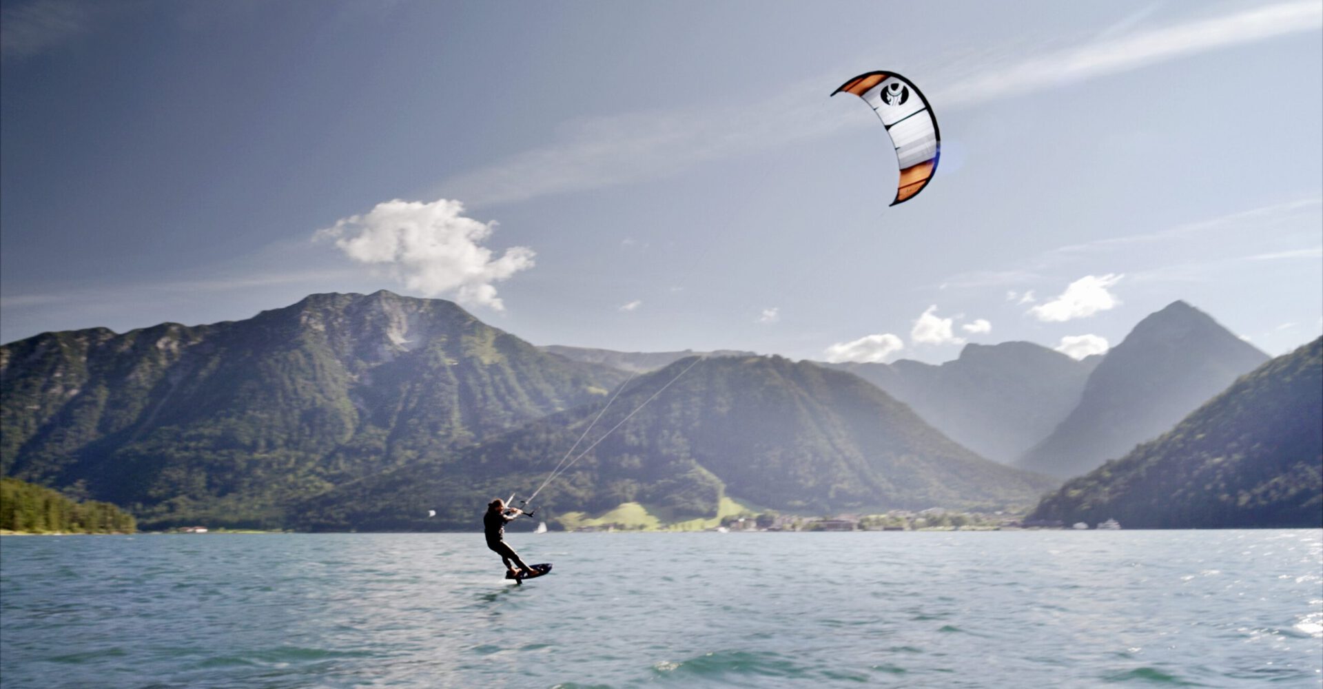 Bergwelten Achensee Foil-Kiter Daniel Riegler (c) Nikolas Winter