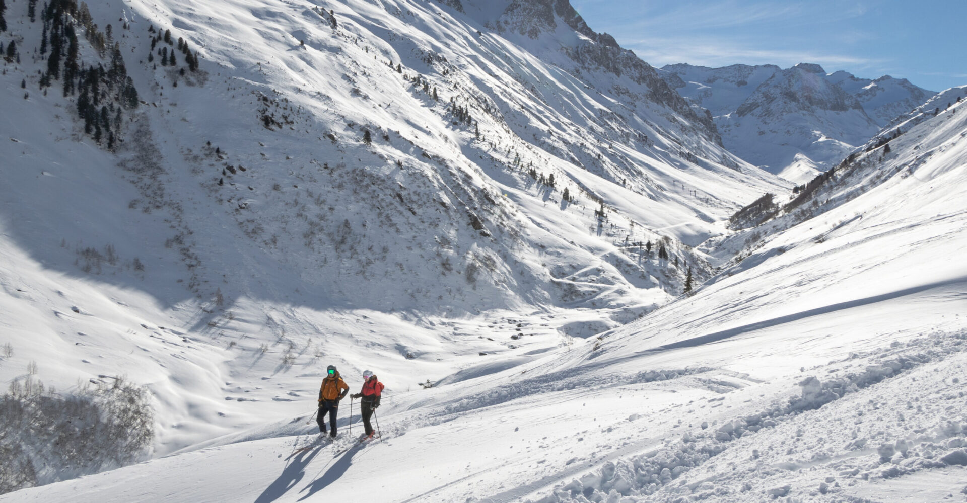 Conny Bürgler und Benni Raich im Tiefschnee